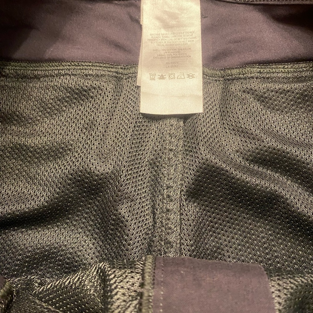 Mountain Hardwear Men's Dark Gray Pants - Picture 7 of 7